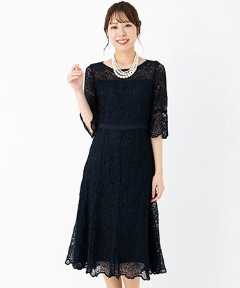 割引商品新品 TO BE CHIC 裾レース上品なドレス　40　黒　61600円 ひざ丈ワンピース