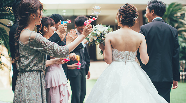 結婚式】服装マナーとおすすめドレスの紹介｜結婚式パーティーのレンタルドレス・アイテムはCariru